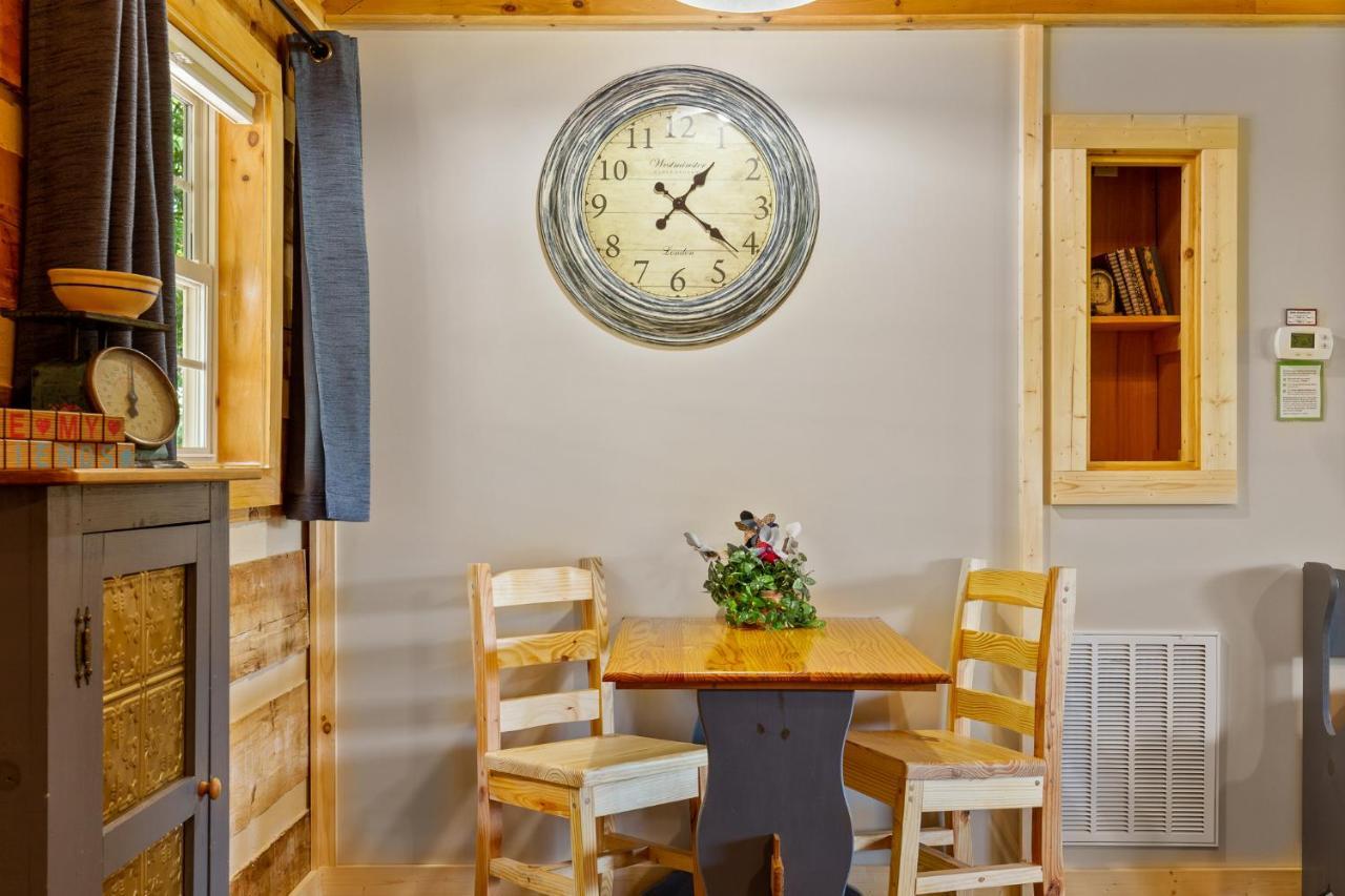 Nestled Inn McCookville Buitenkant foto